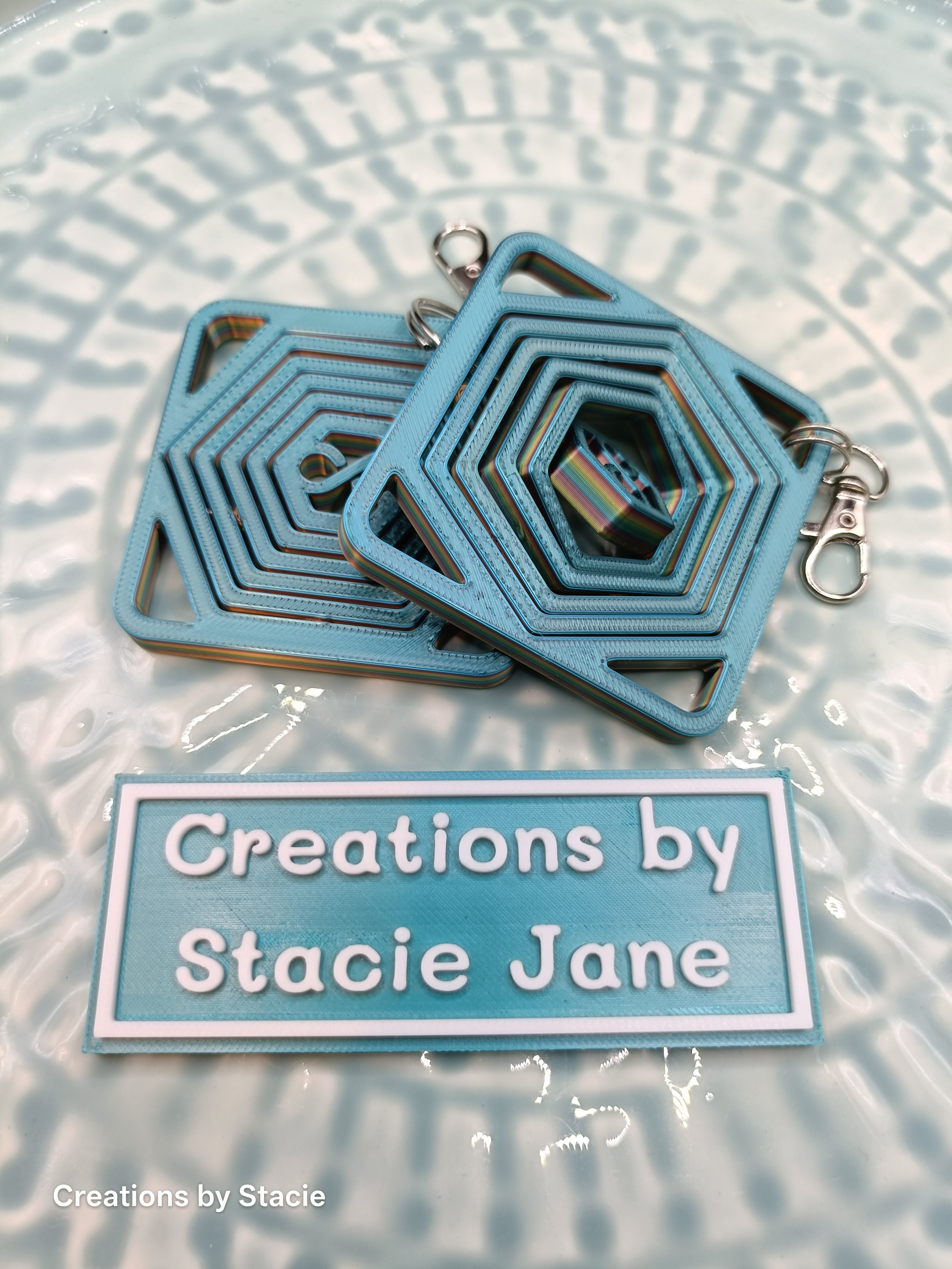Fidget spinning keychains