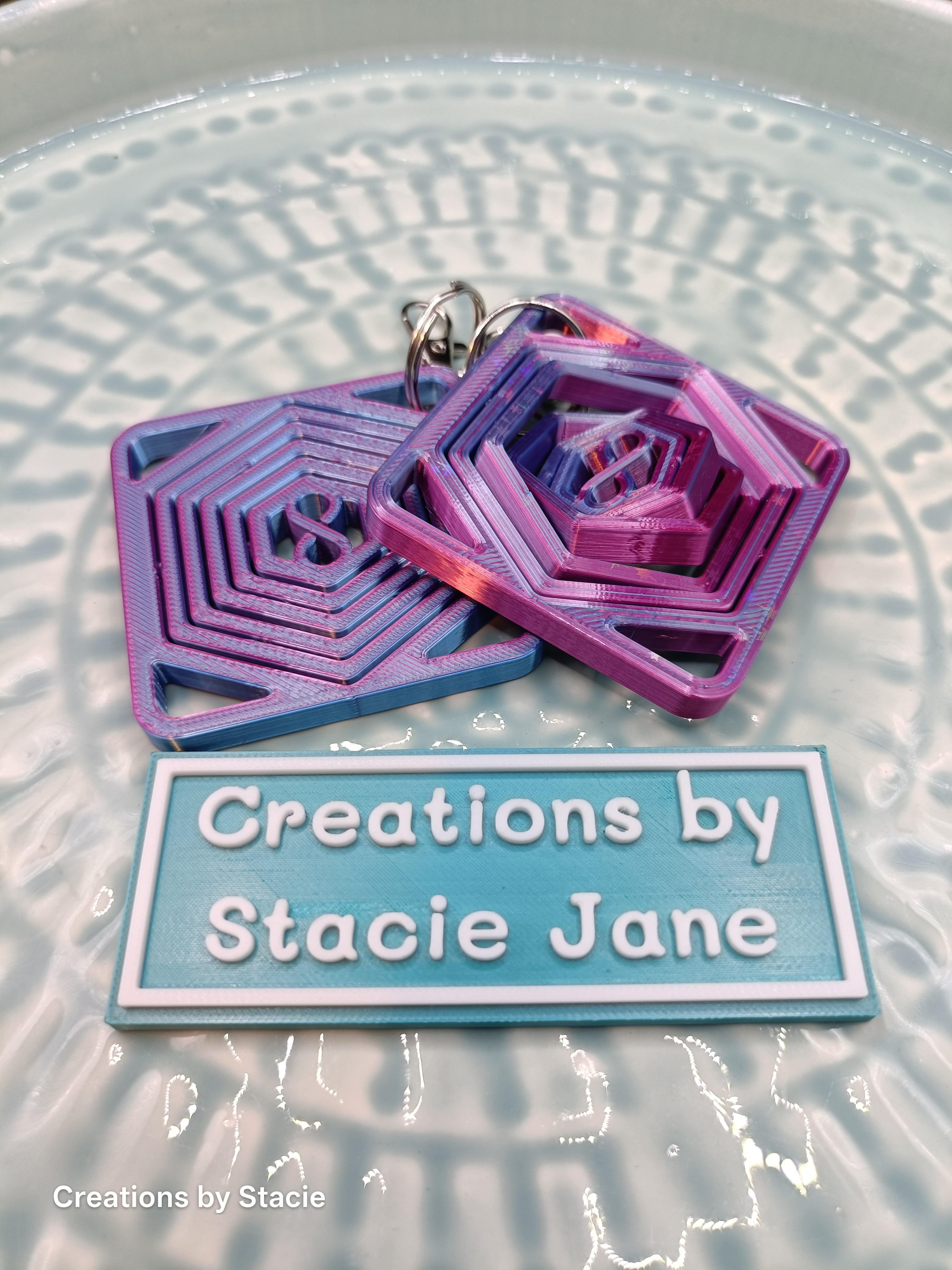 Fidget spinning keychains