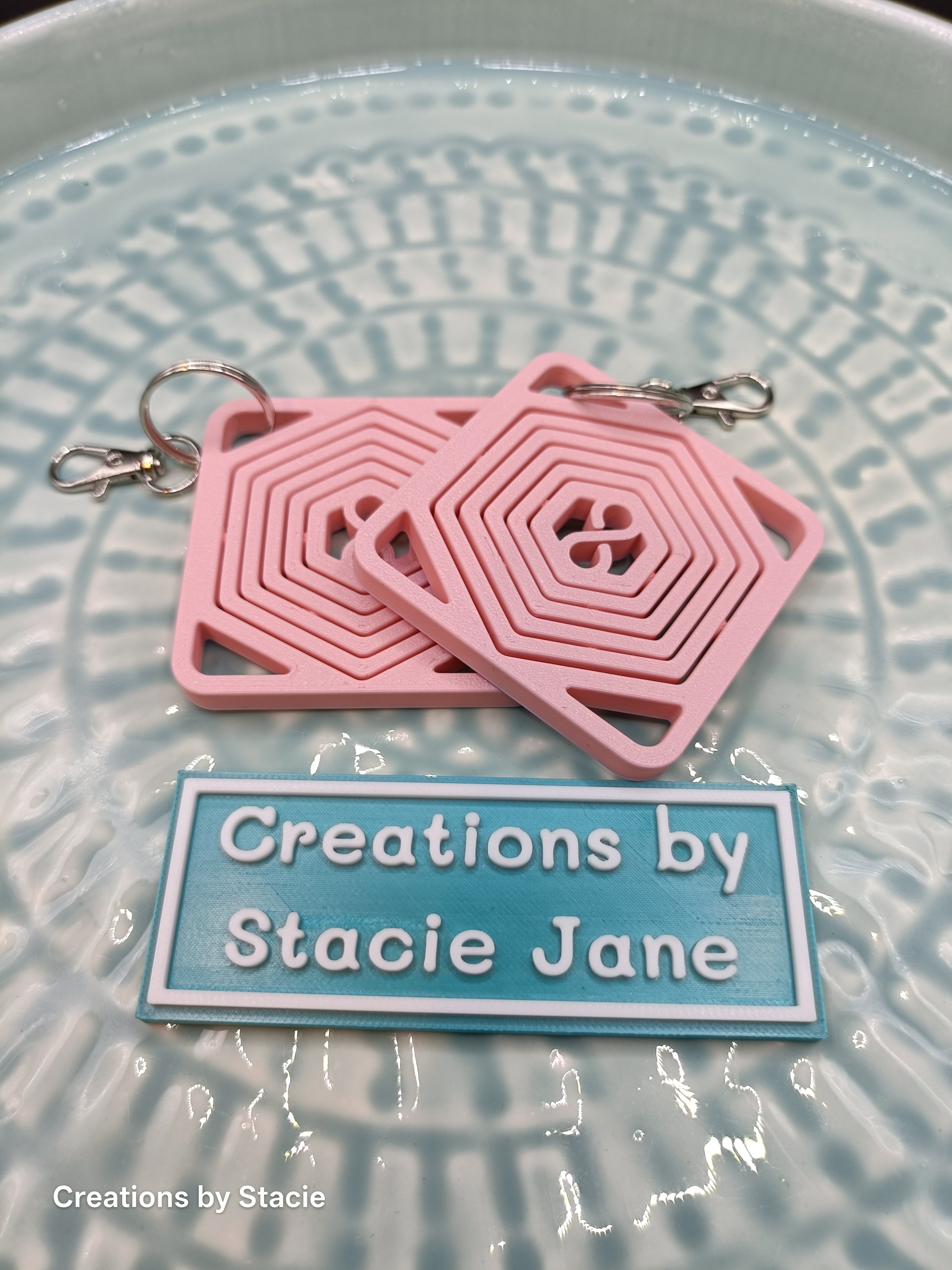 Fidget spinning keychains