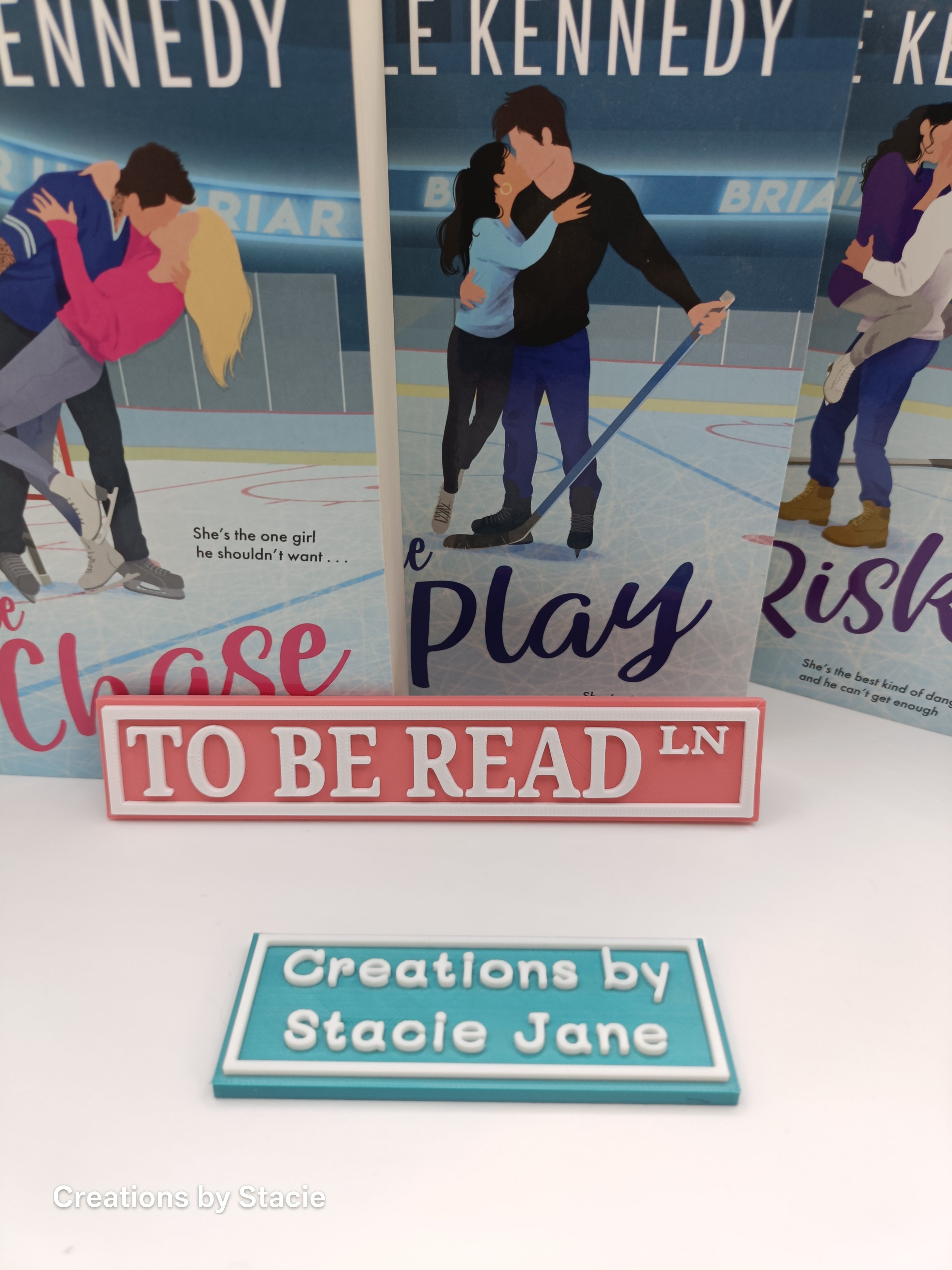 To be read book shelf sign